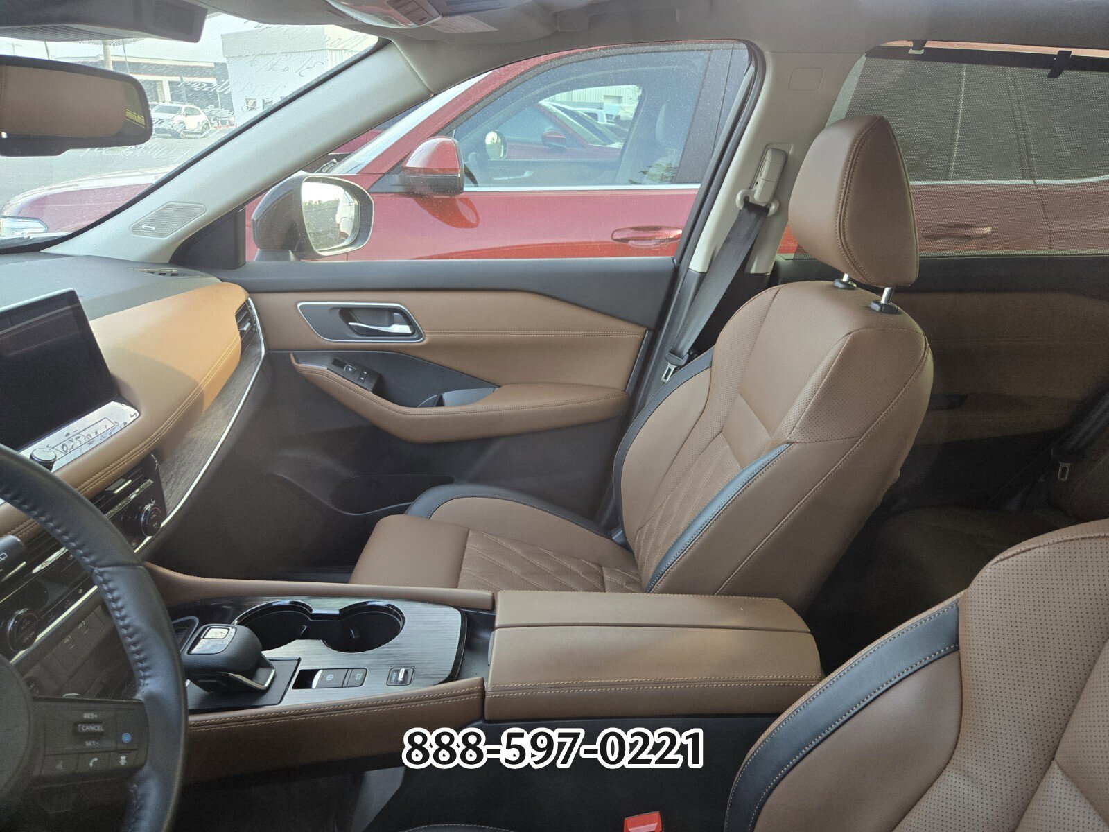 Used 2024 Nissan Rogue Platinum w/ Platinum Premium Package image 3