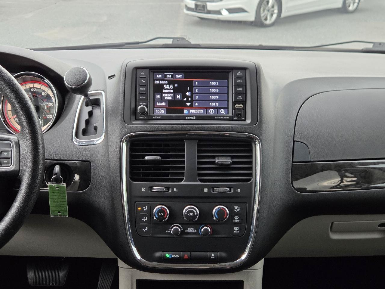 Used 2018 Dodge Grand Caravan SE w/ UConnect Hands-Free Group FWD image 26