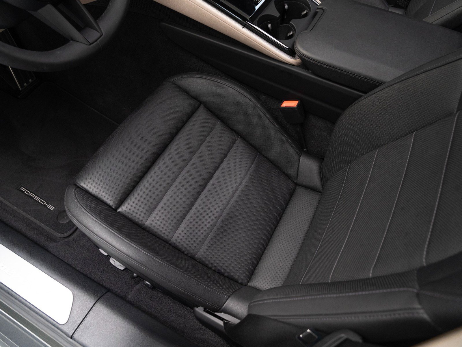 Used 2025 Porsche Panamera 4 image 17