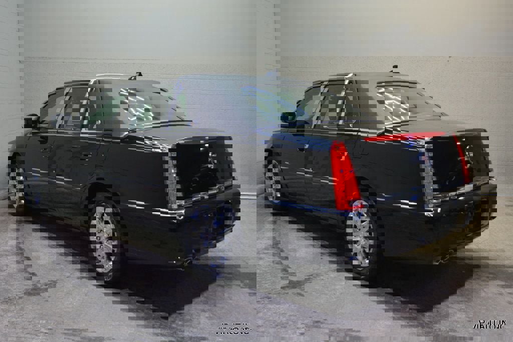 Used 2010 Cadillac DTS Premium w/ Driver Awareness Package image 3