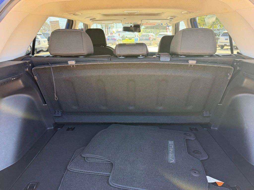 Used 2025 Hyundai Venue SEL FWD image 9