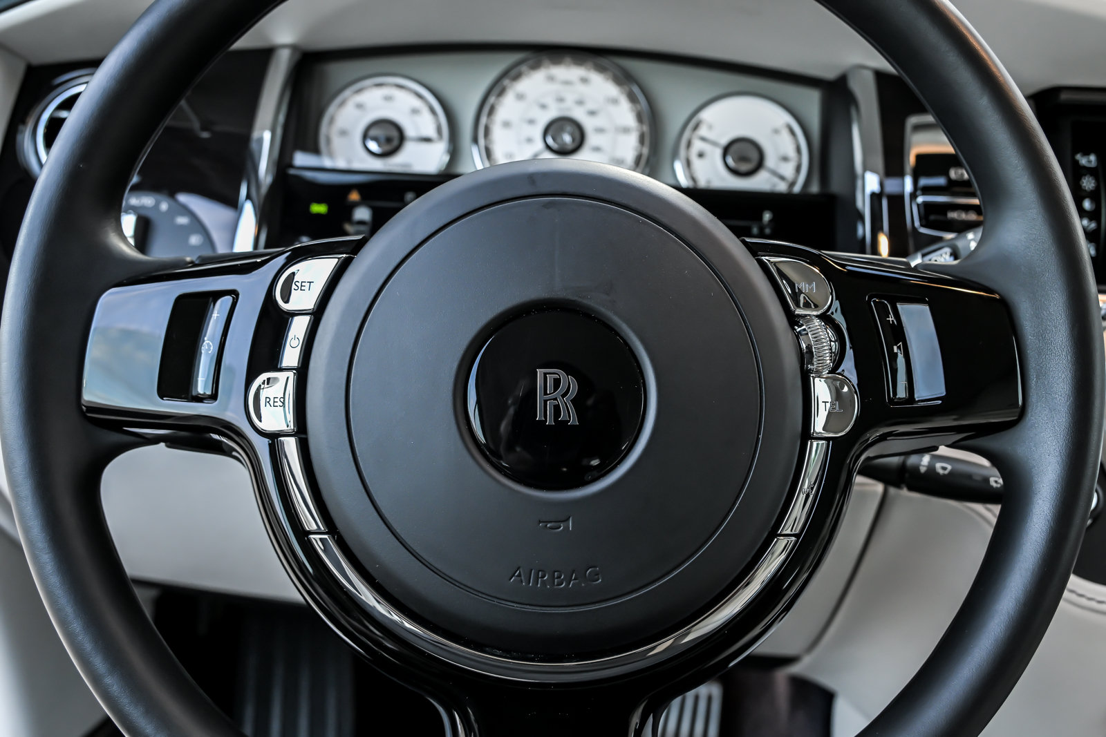 Used 2020 Rolls-Royce Dawn RWD image 35