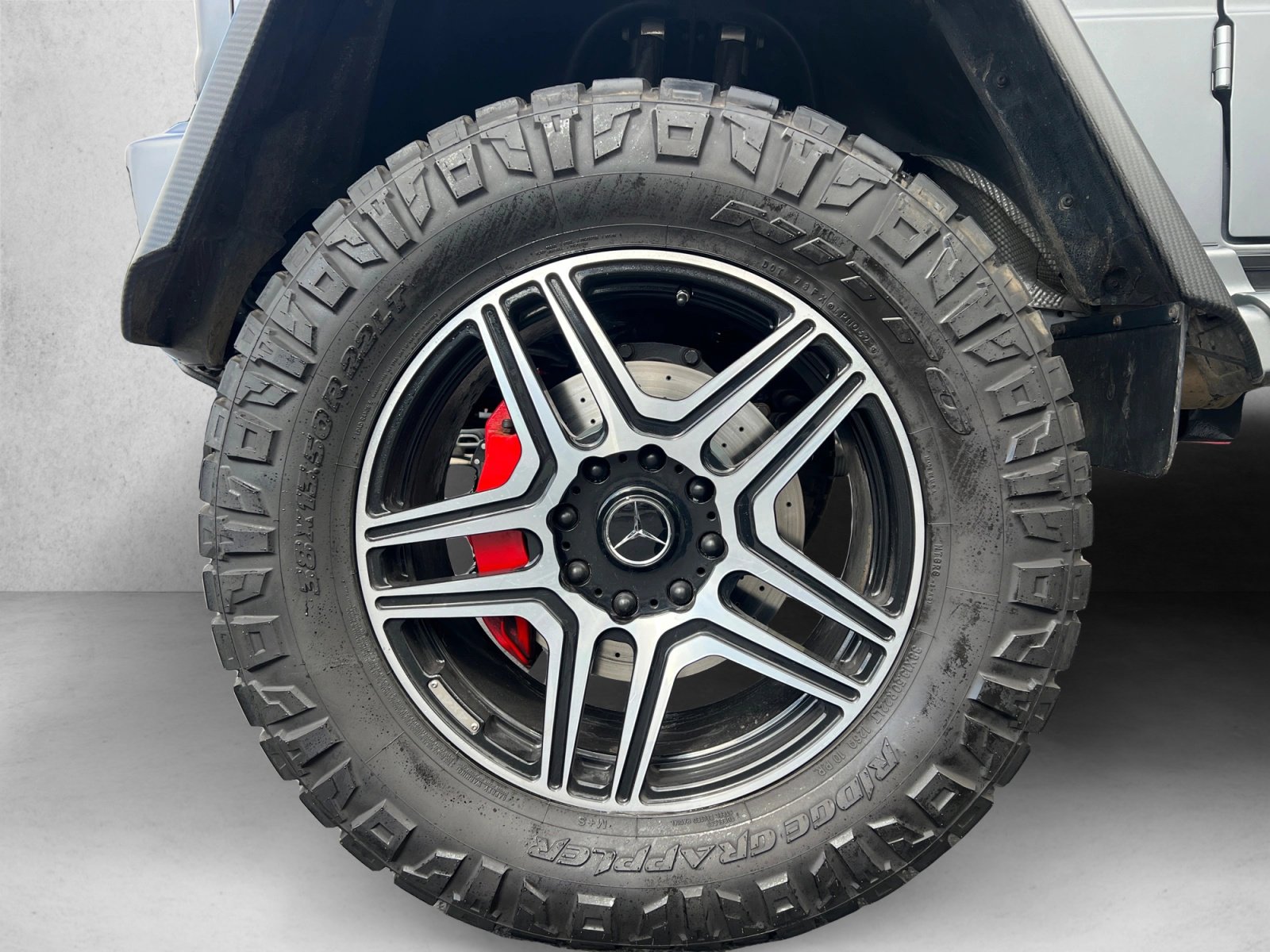 Used 2017 Mercedes-Benz G 550 Squared image 9