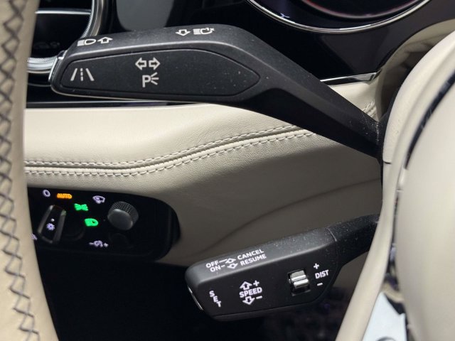 Used 2020 Bentley Bentayga AWD/4WD image 39