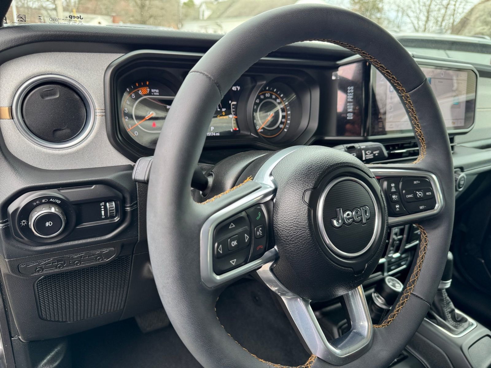 Used 2024 Jeep Wrangler Sahara w/ Technology Group AWD/4WD image 22