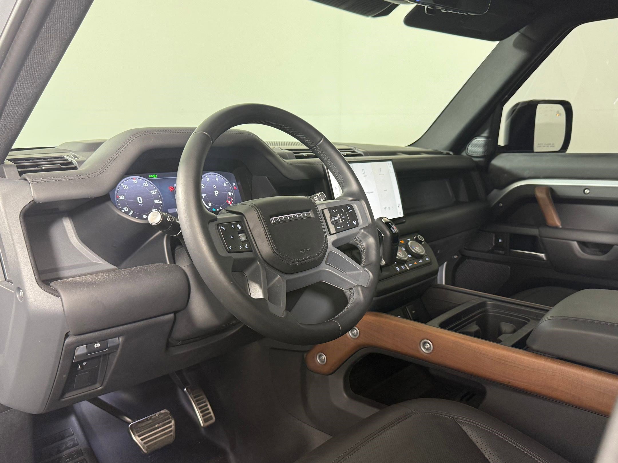 Used 2024 Land Rover Defender 110 X AWD/4WD image 4