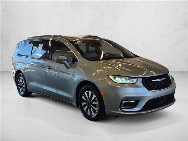 Used 2021 Chrysler Pacifica Touring-L w/ Uconnect Theater Family Group FWD image 3