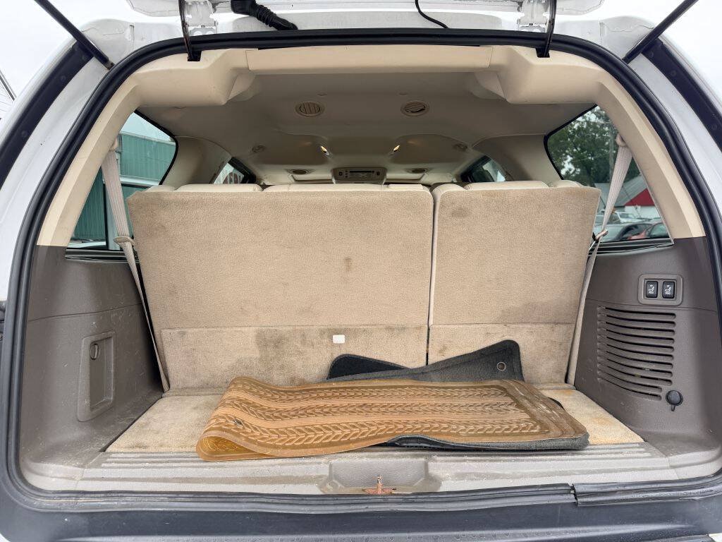 Used 2004 Lincoln Navigator Ultimate AWD/4WD image 5