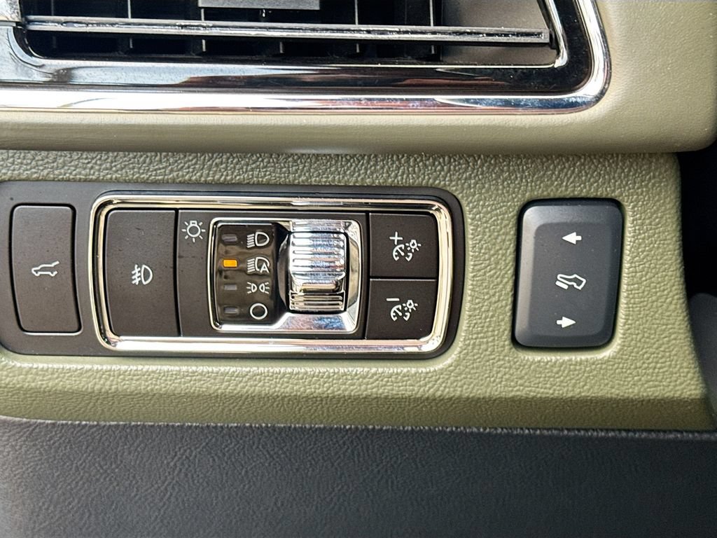 Used 2023 Lincoln Navigator L Black Label AWD/4WD image 11