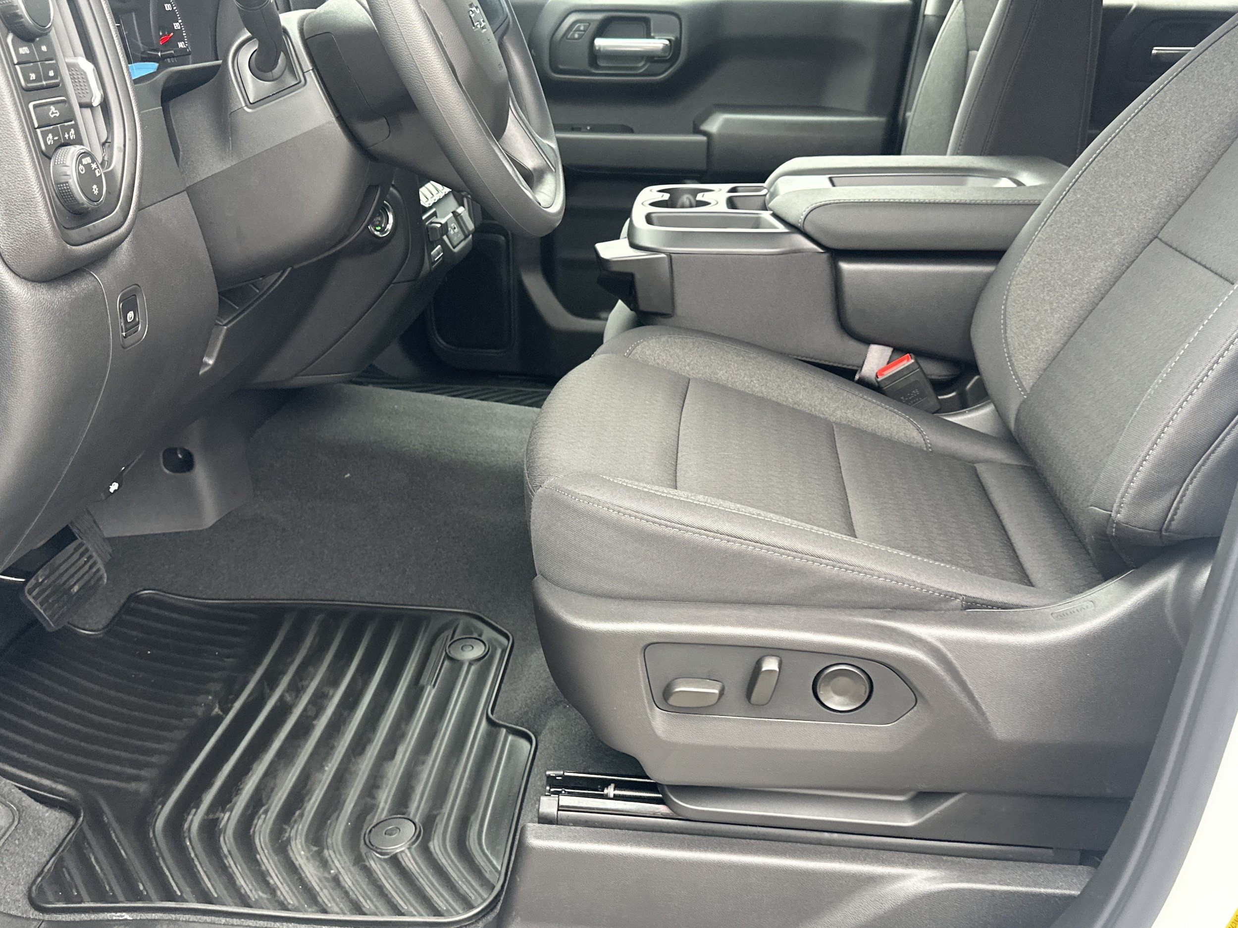 New 2026 Chevrolet Silverado 1500 Custom Trail Boss w/ LPO, Dark Essentials Package AWD/4WD image 9