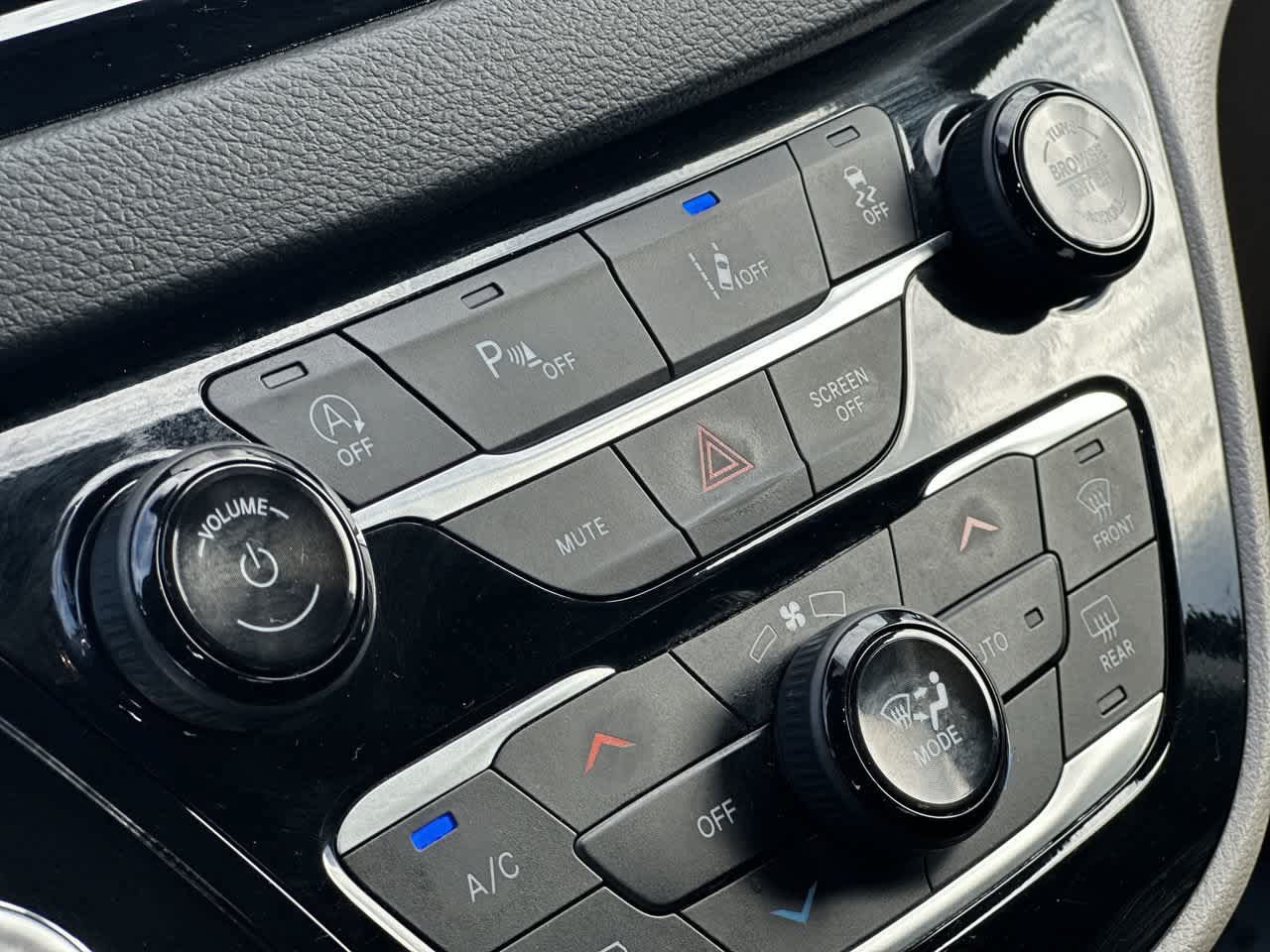 Certified 2024 Chrysler Pacifica Touring-L FWD image 17