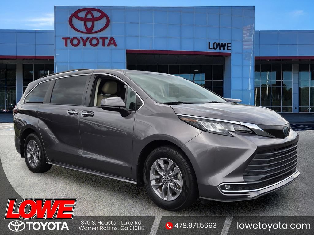 Certified 2022 Toyota Sienna XLE