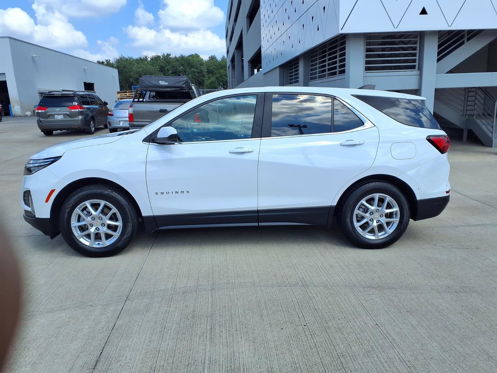Used 2024 Chevrolet Equinox LT FWD image 25