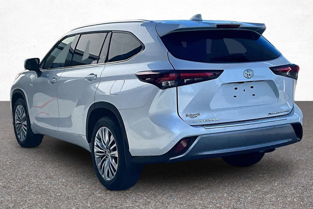 Used 2026 Toyota Highlander Platinum image 5