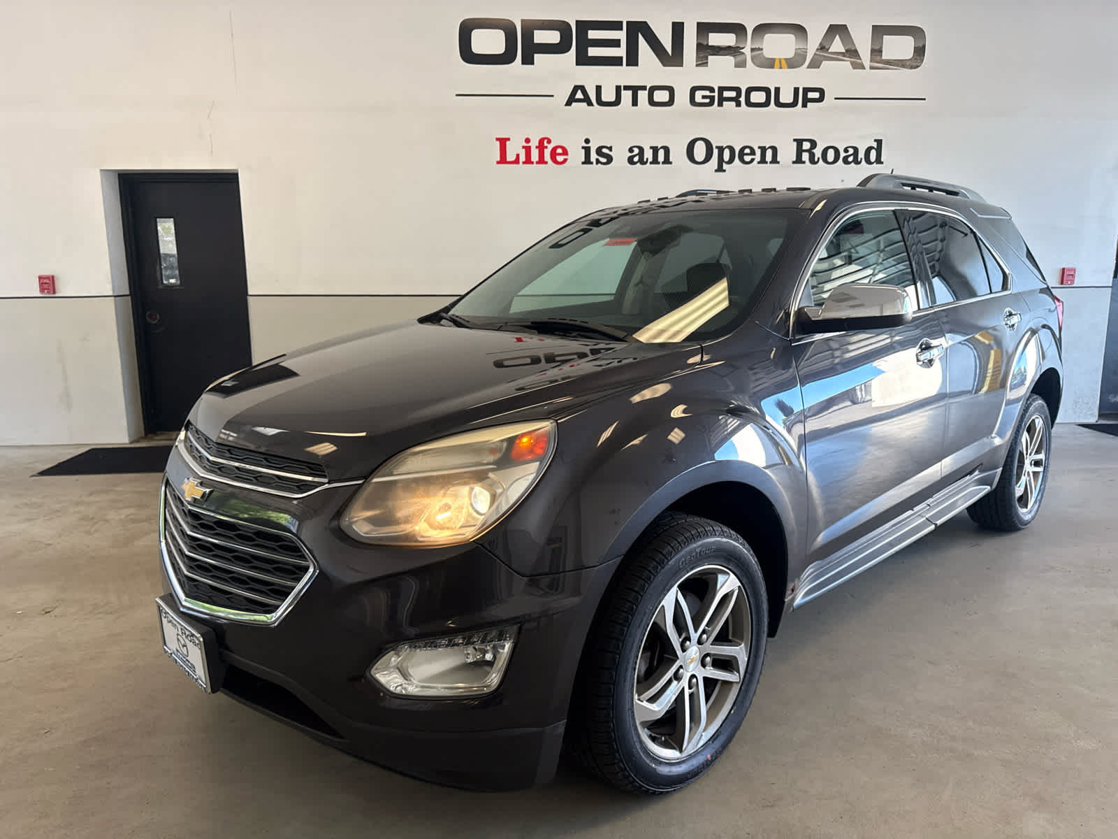 Used 2016 Chevrolet Equinox LTZ w/ Enhanced Convenience Package AWD/4WD image 2