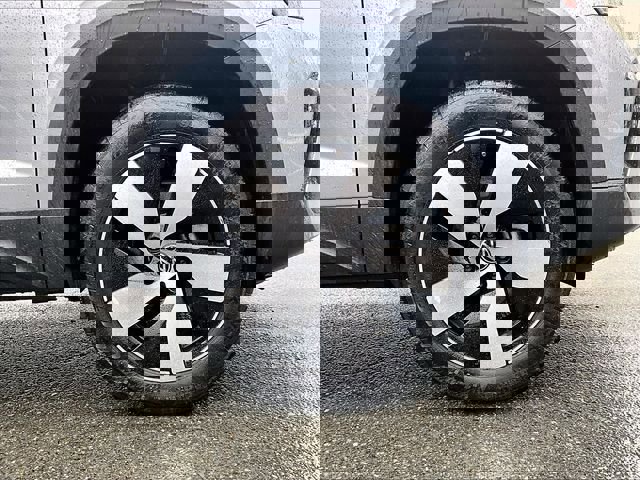 Used 2025 Volkswagen Taos S image 9