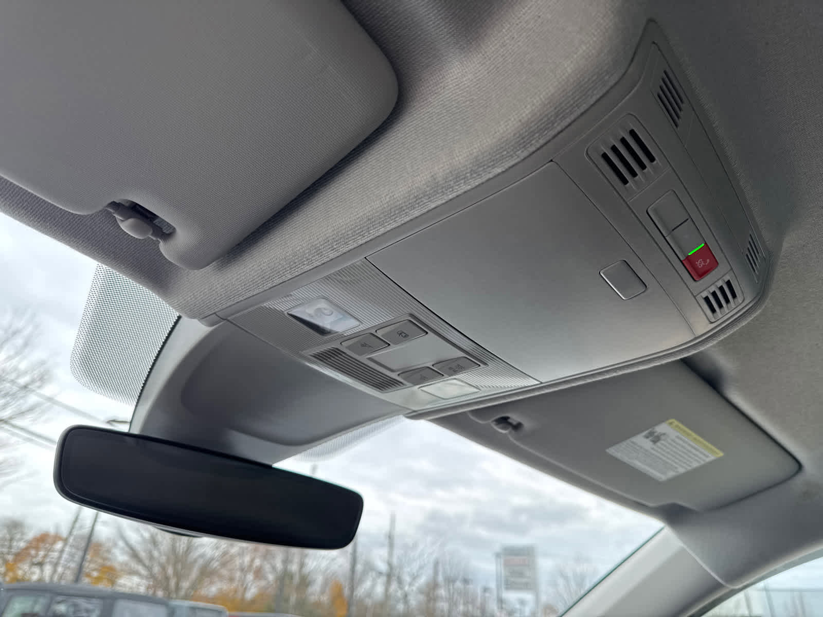 Used 2024 Volkswagen Tiguan S image 28