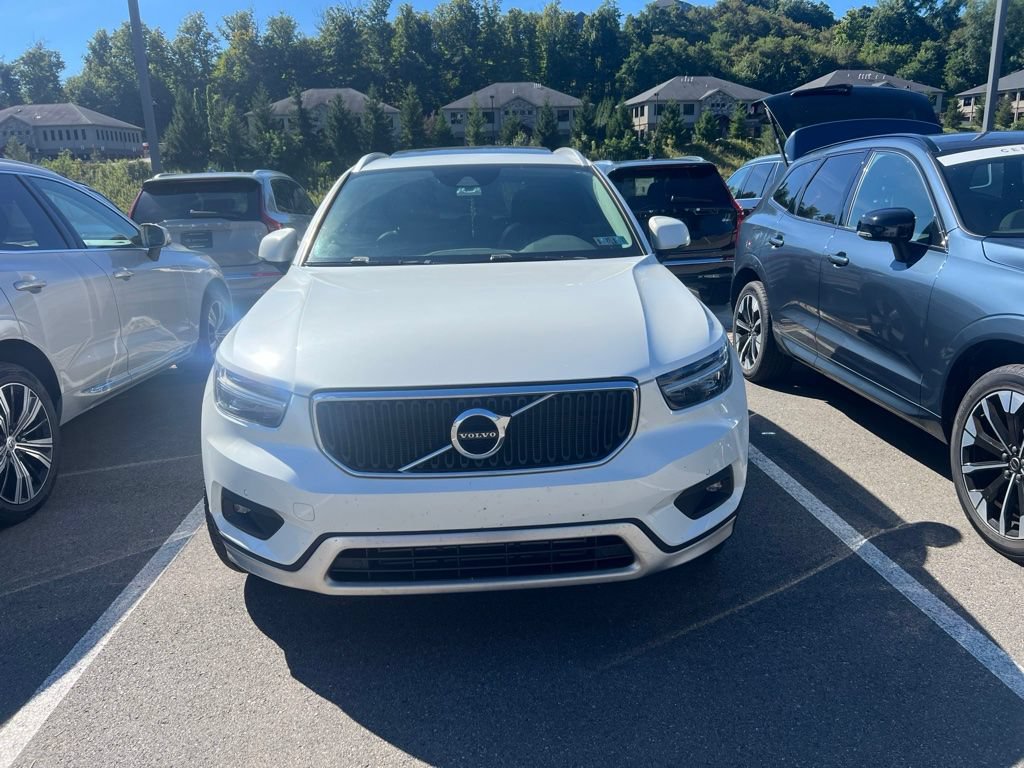 Used 2021 Volvo XC40 T5 Momentum w/ Premium Package AWD/4WD image 1