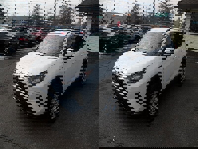 Used 2019 Toyota RAV4 LE w/ Carpet Mat Package AWD/4WD image 7