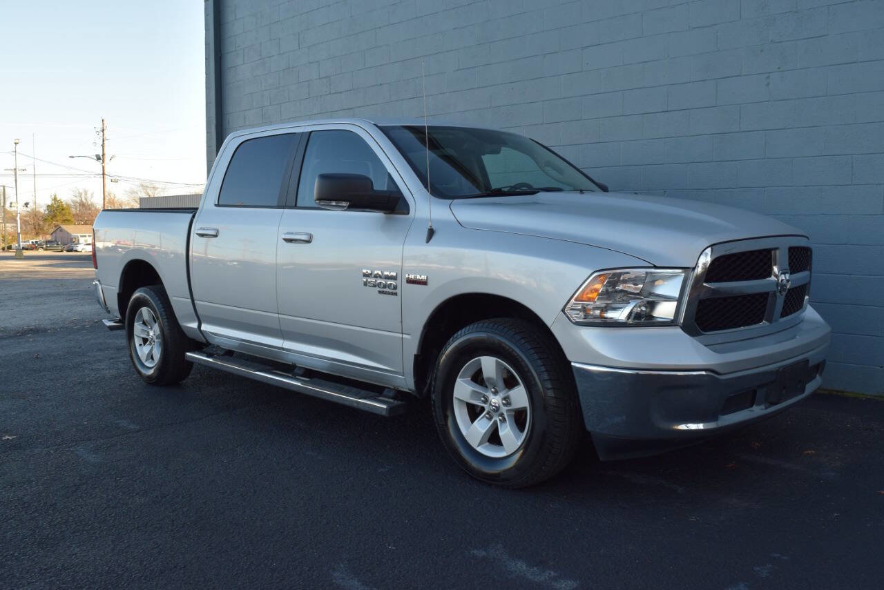 Used 2019 RAM 1500 Classic SLT w/ Luxury Group image 17