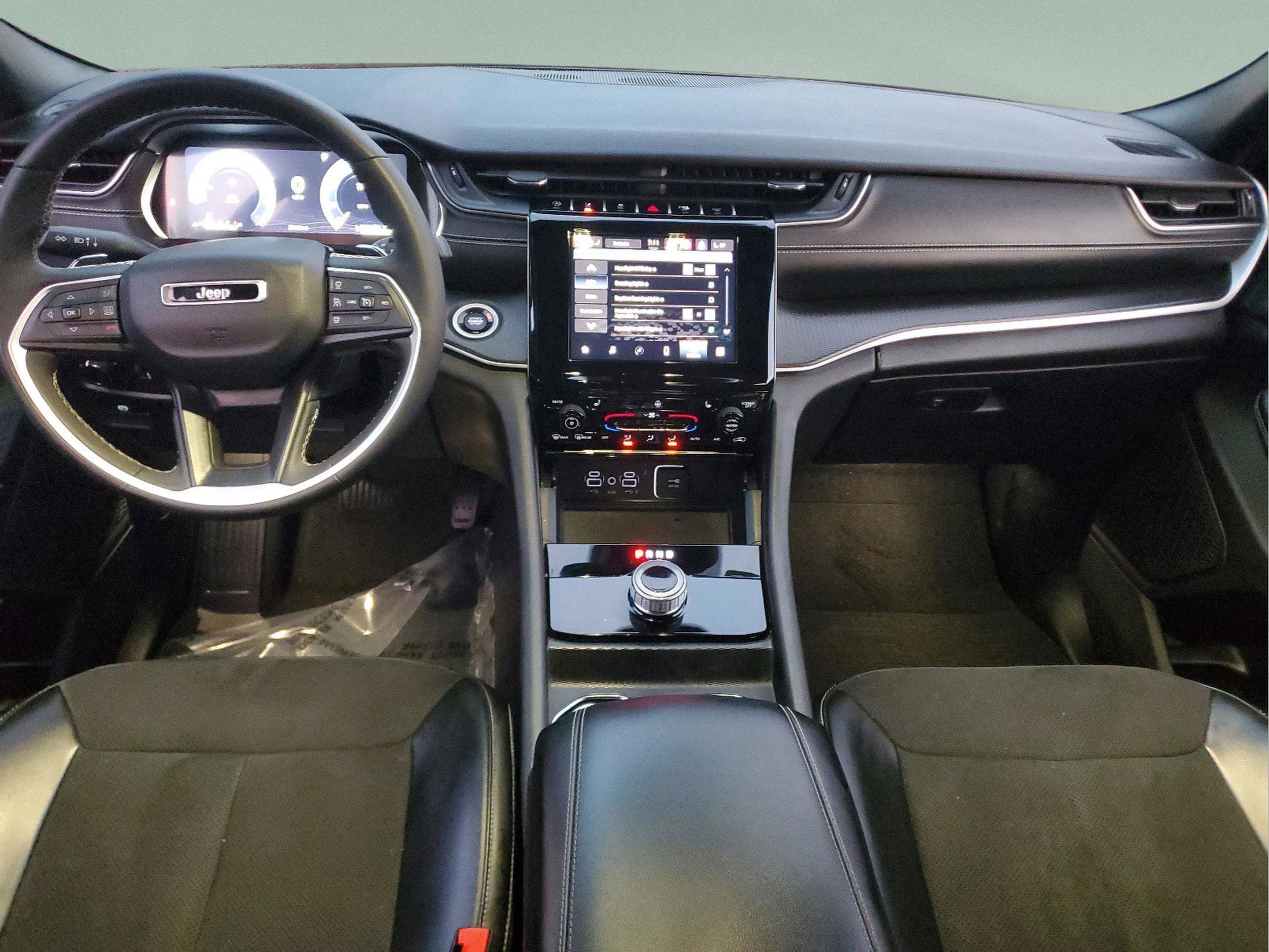 Certified 2023 Jeep Grand Cherokee Altitude image 12