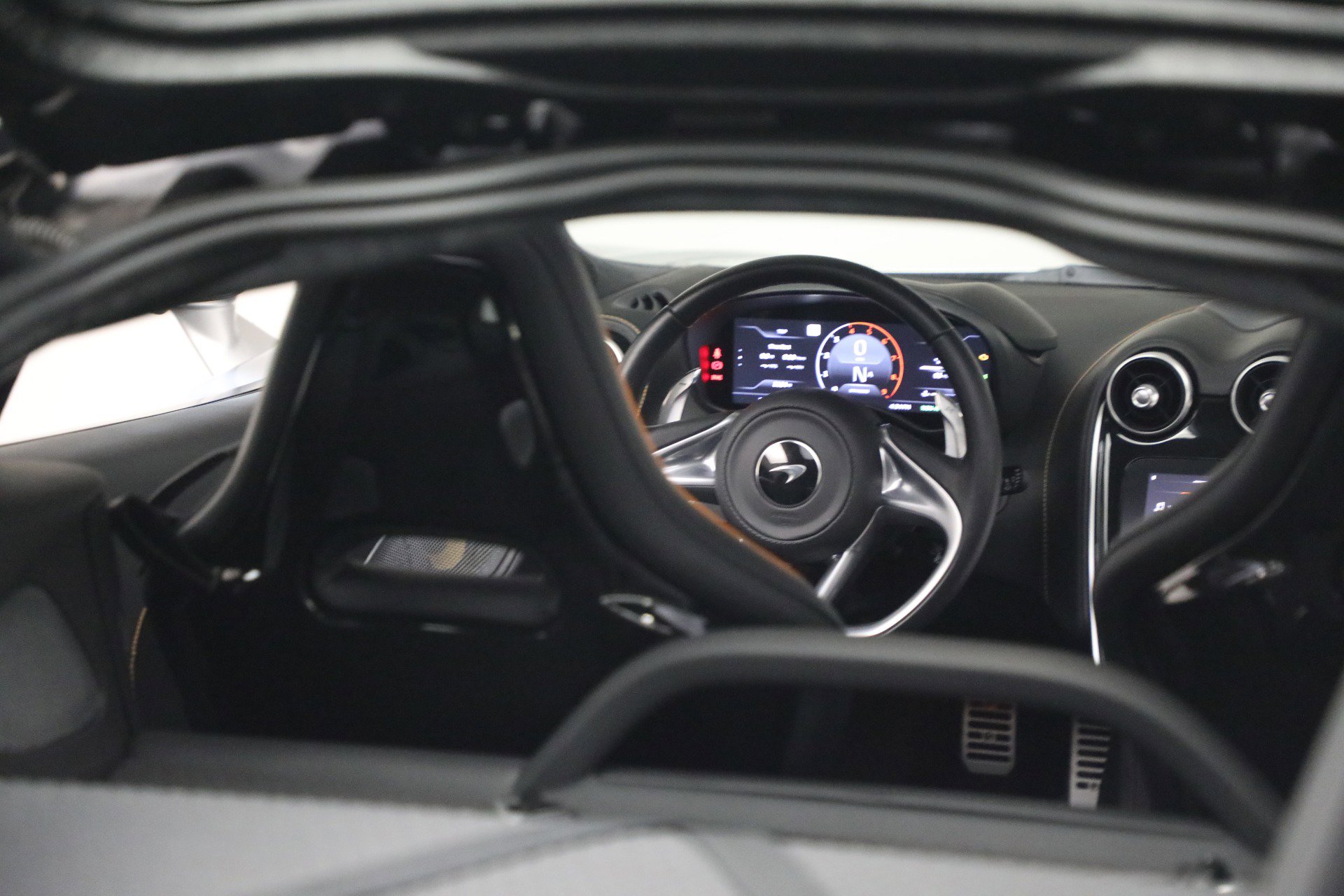 Used 2023 McLaren GT RWD image 40