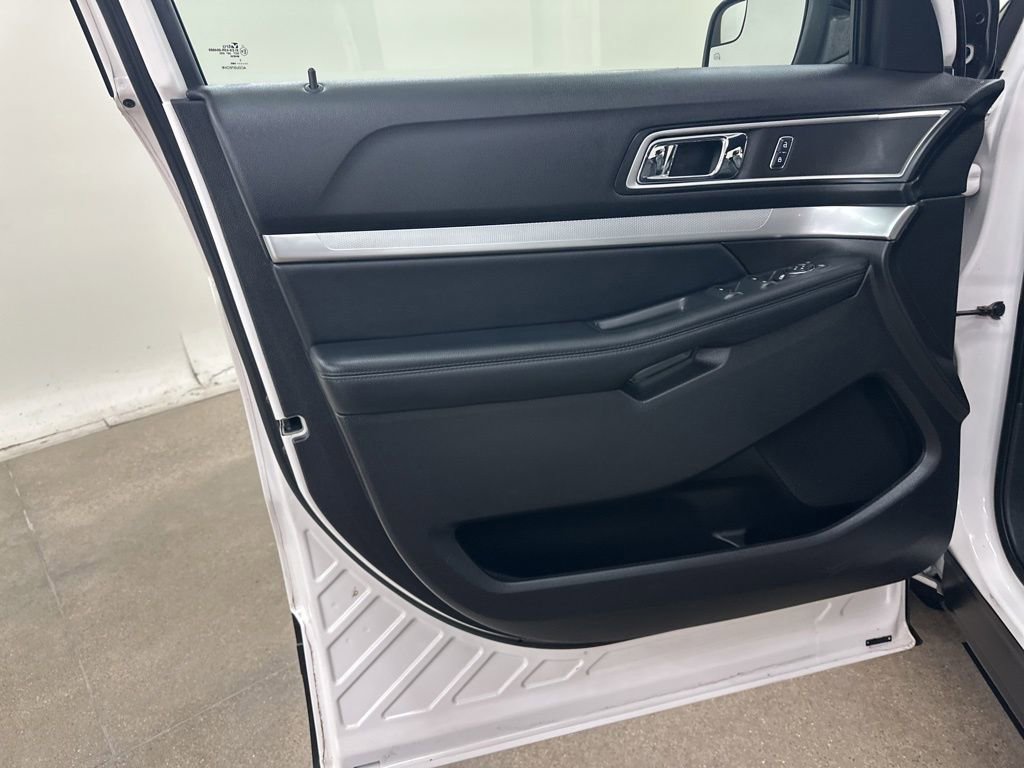 Used 2017 Ford Explorer XLT w/ Equipment Group 202A image 32