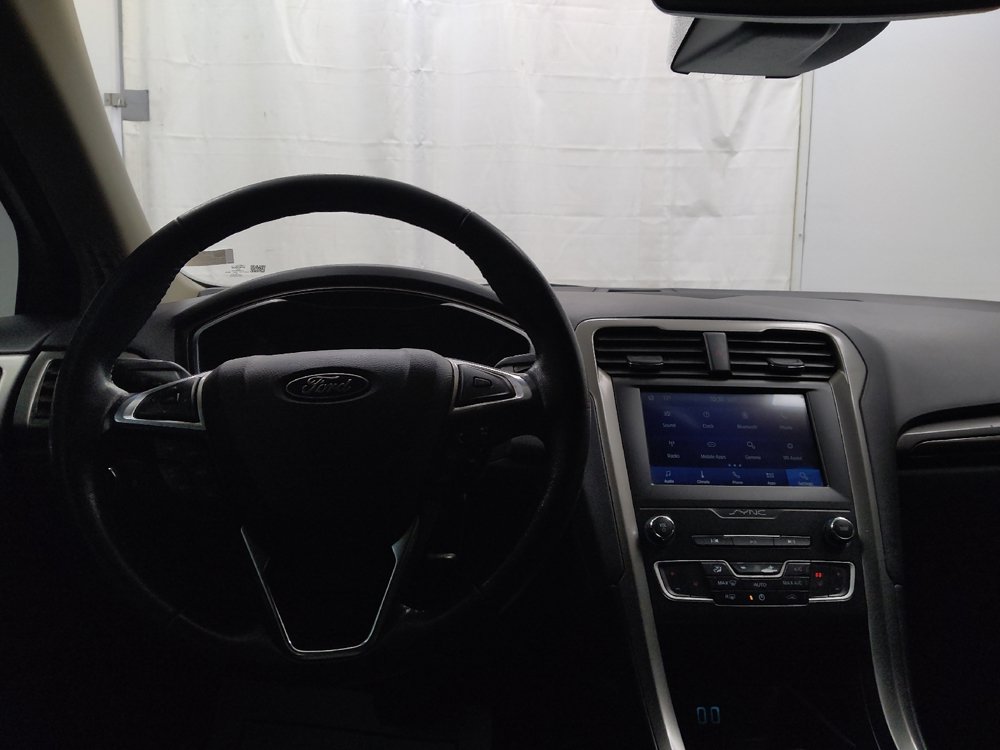 Used 2020 Ford Fusion SEL FWD image 22