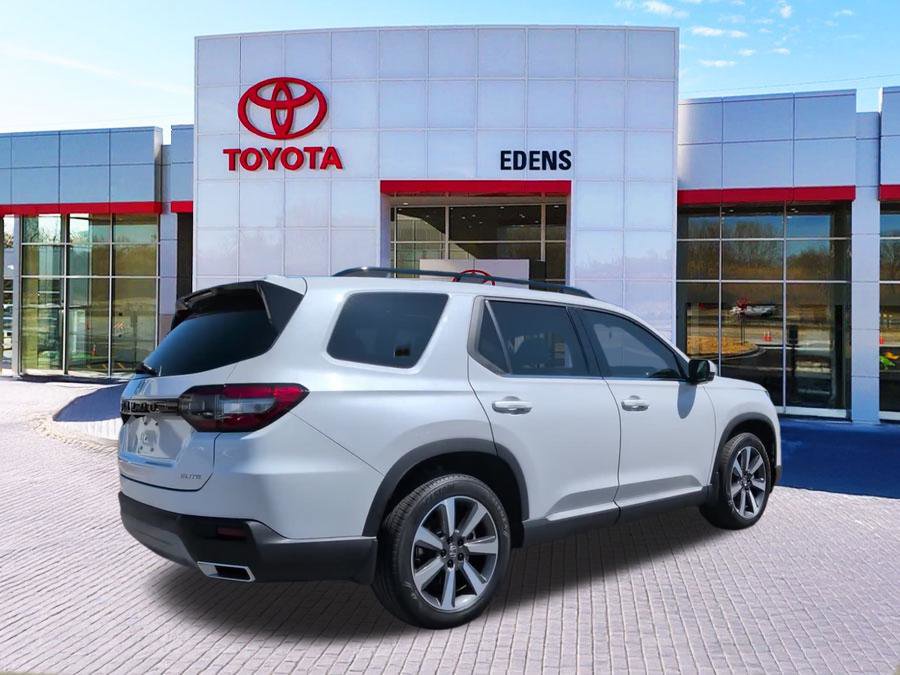 Used 2024 Honda Pilot Elite image 3