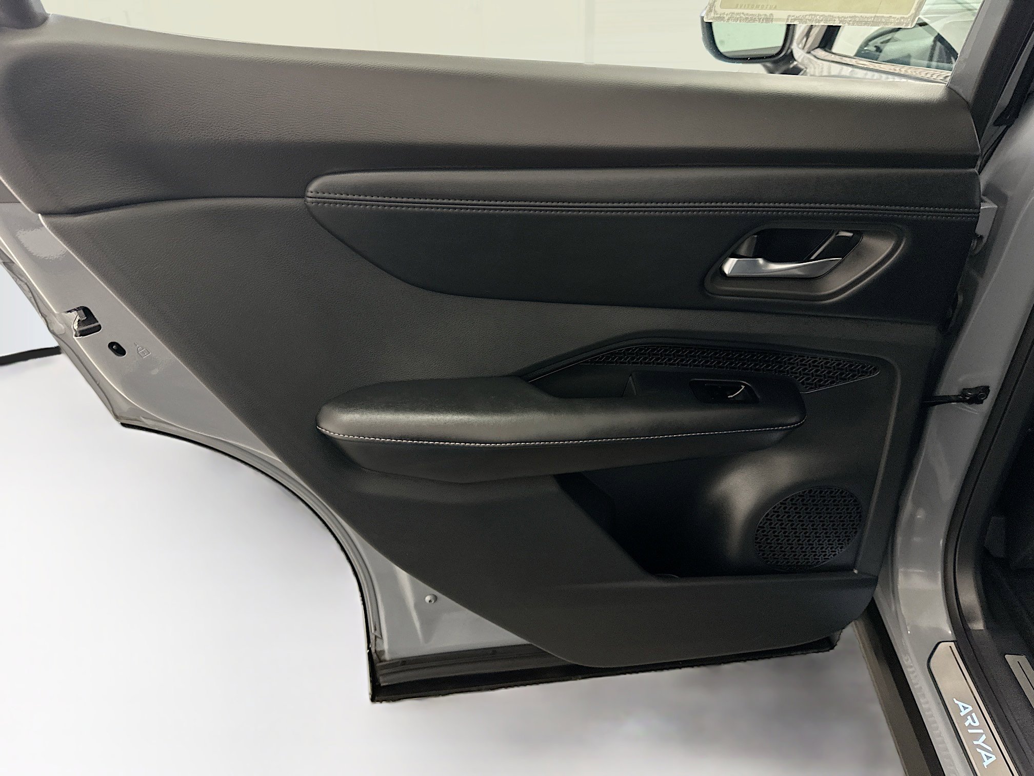 Used 2024 Nissan Ariya AWD image 28