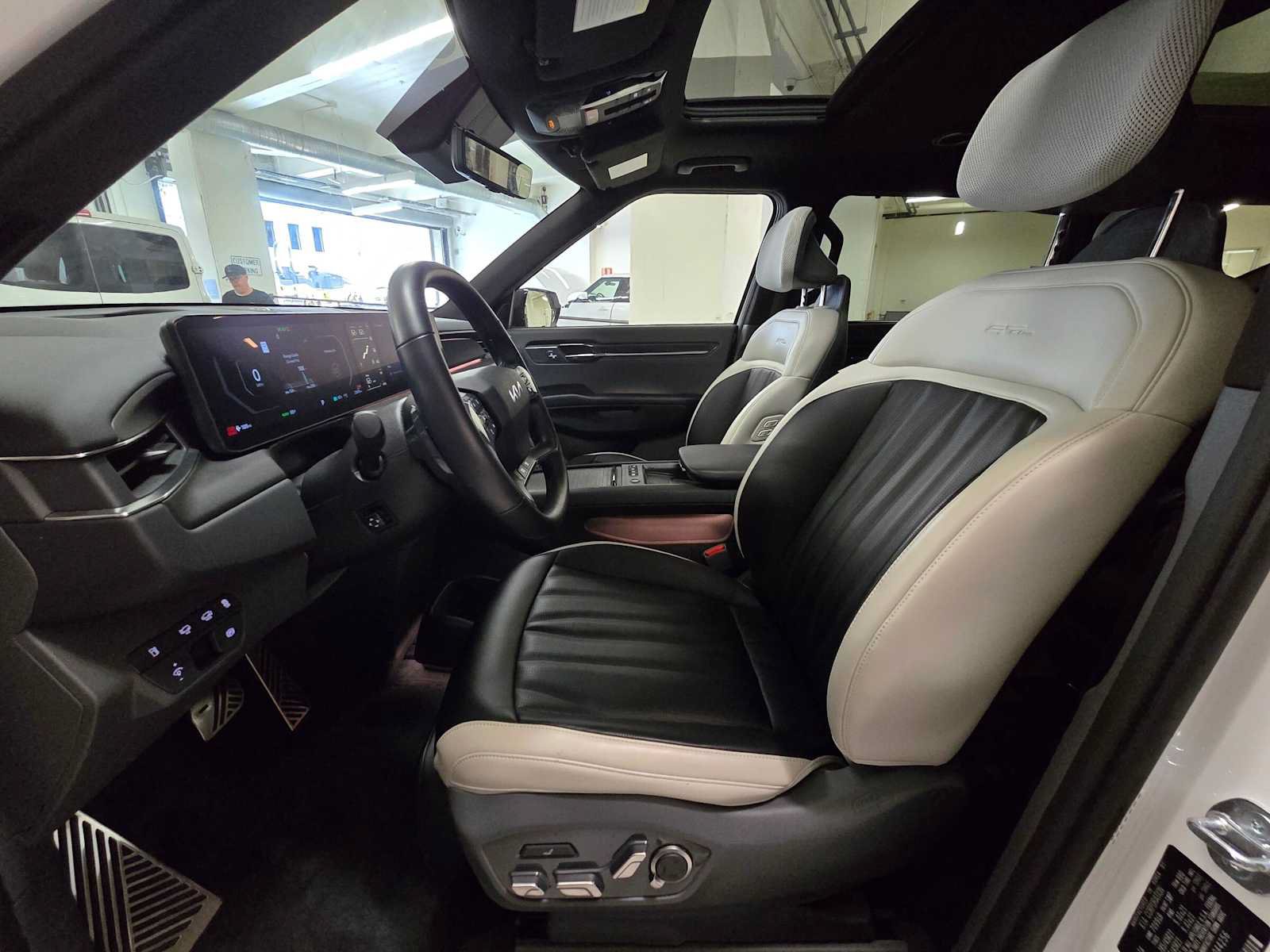 Used 2024 Kia EV9 GT-Line AWD/4WD image 23
