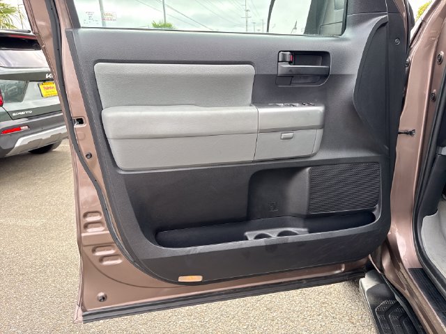 Used 2018 Toyota Sequoia SR5 w/ Carpet Mat Package AWD/4WD image 16