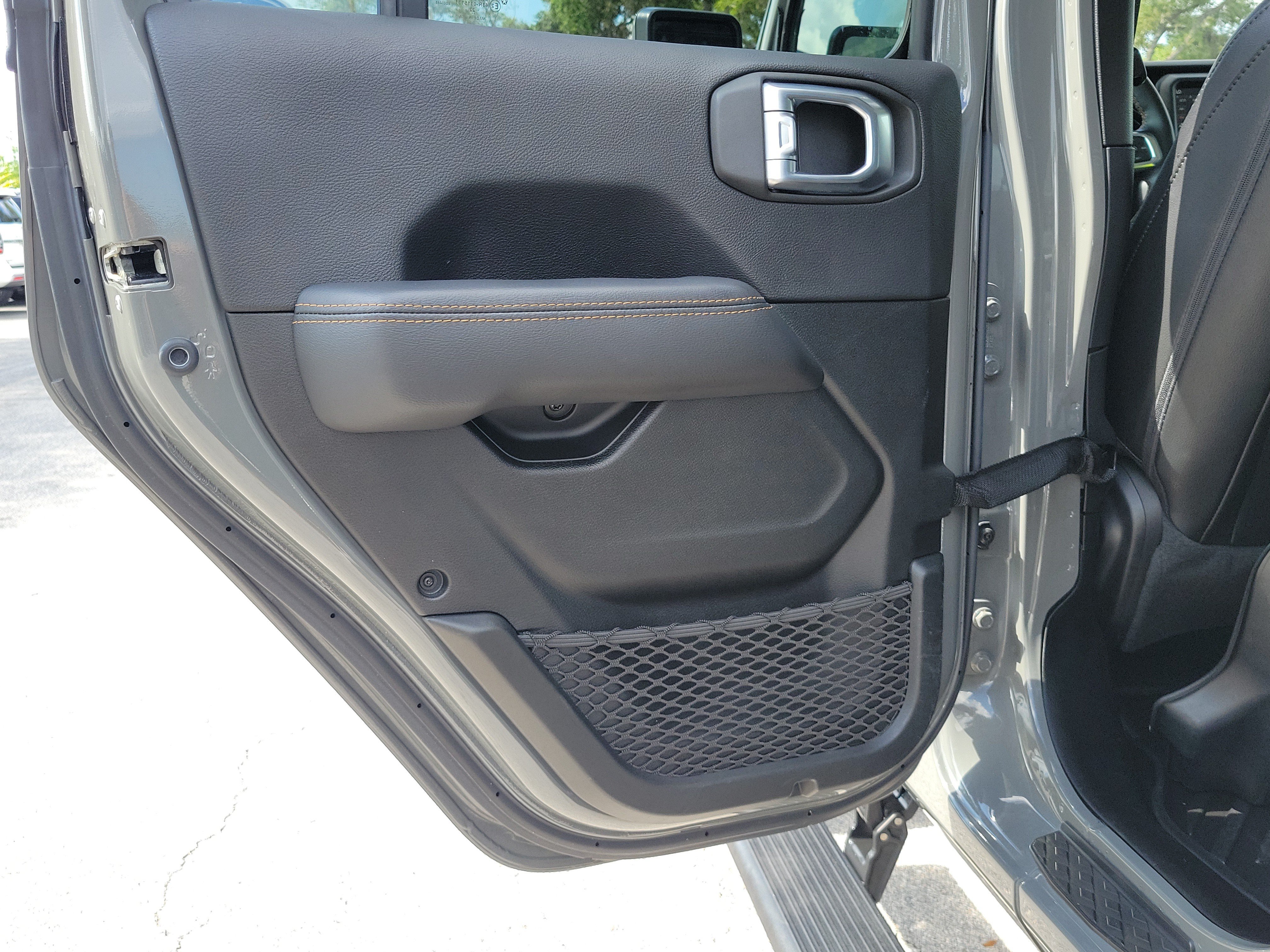 Used 2022 Jeep Gladiator Overland AWD/4WD image 11