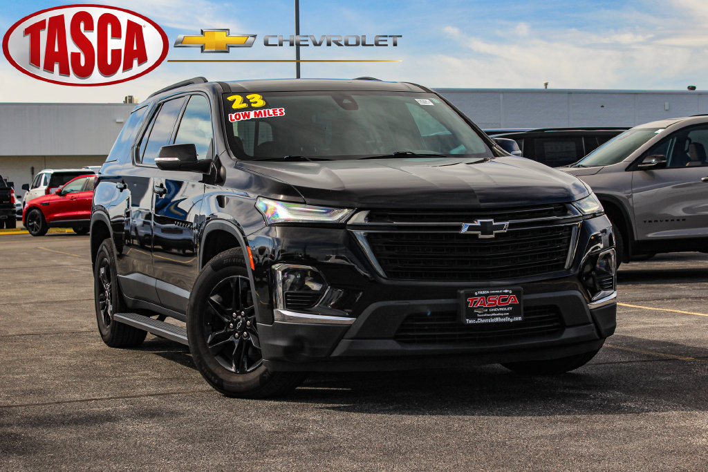 Used 2023 Chevrolet Traverse LT