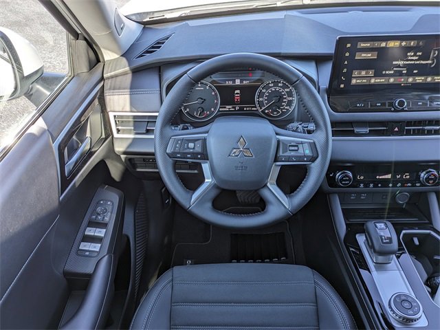 New 2025 Mitsubishi Outlander SE image 17