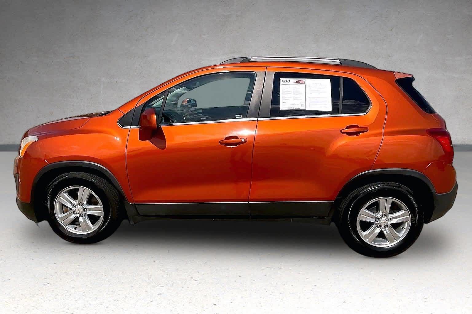 Used 2015 Chevrolet Trax LT w/ LT Sun and Sound Package FWD image 3