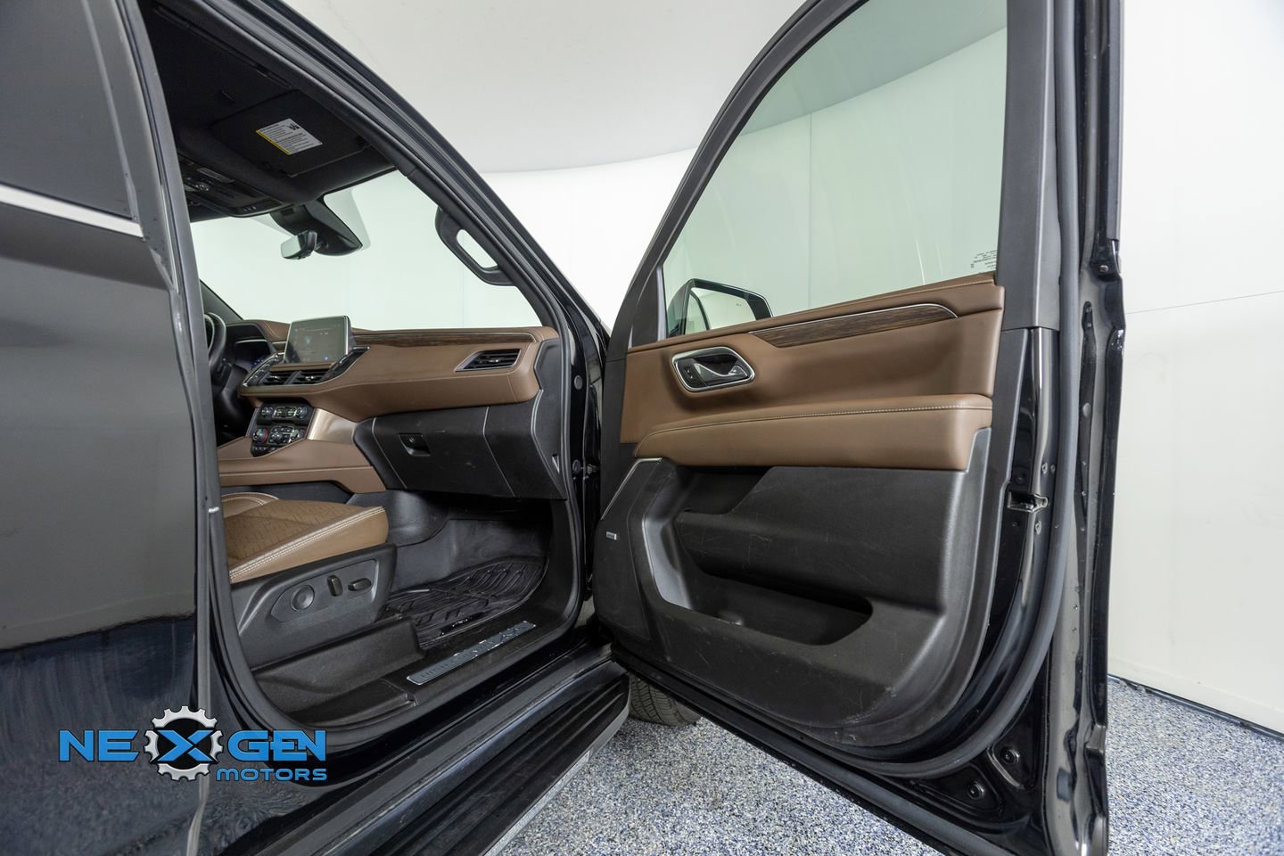 Used 2024 Chevrolet Suburban High Country w/ Advanced Technology Package image 39