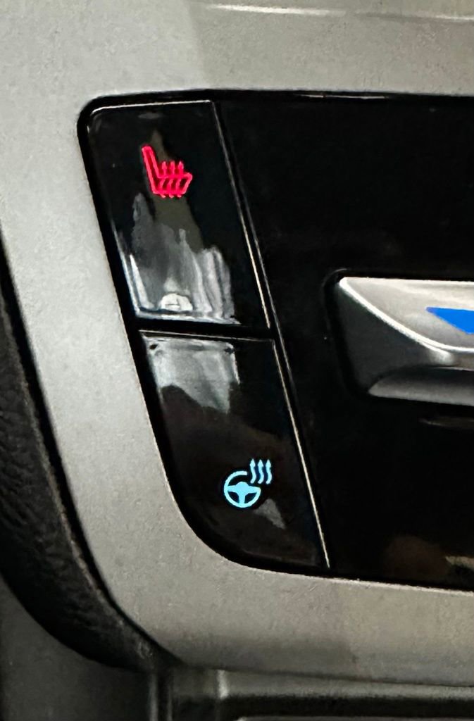 Used 2023 Ford Explorer XLT w/ Equipment Group 202A image 23