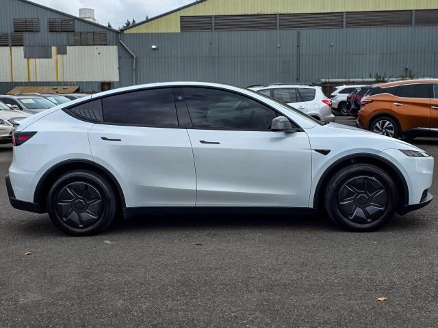 Used 2026 Tesla Model Y AWD image 13