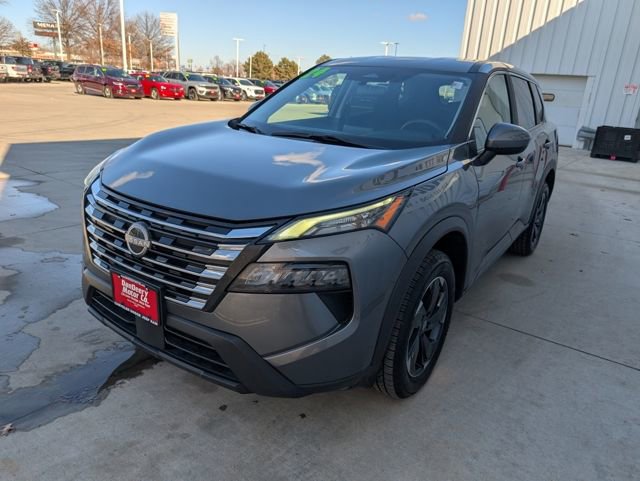 Used 2024 Nissan Rogue SV image 35