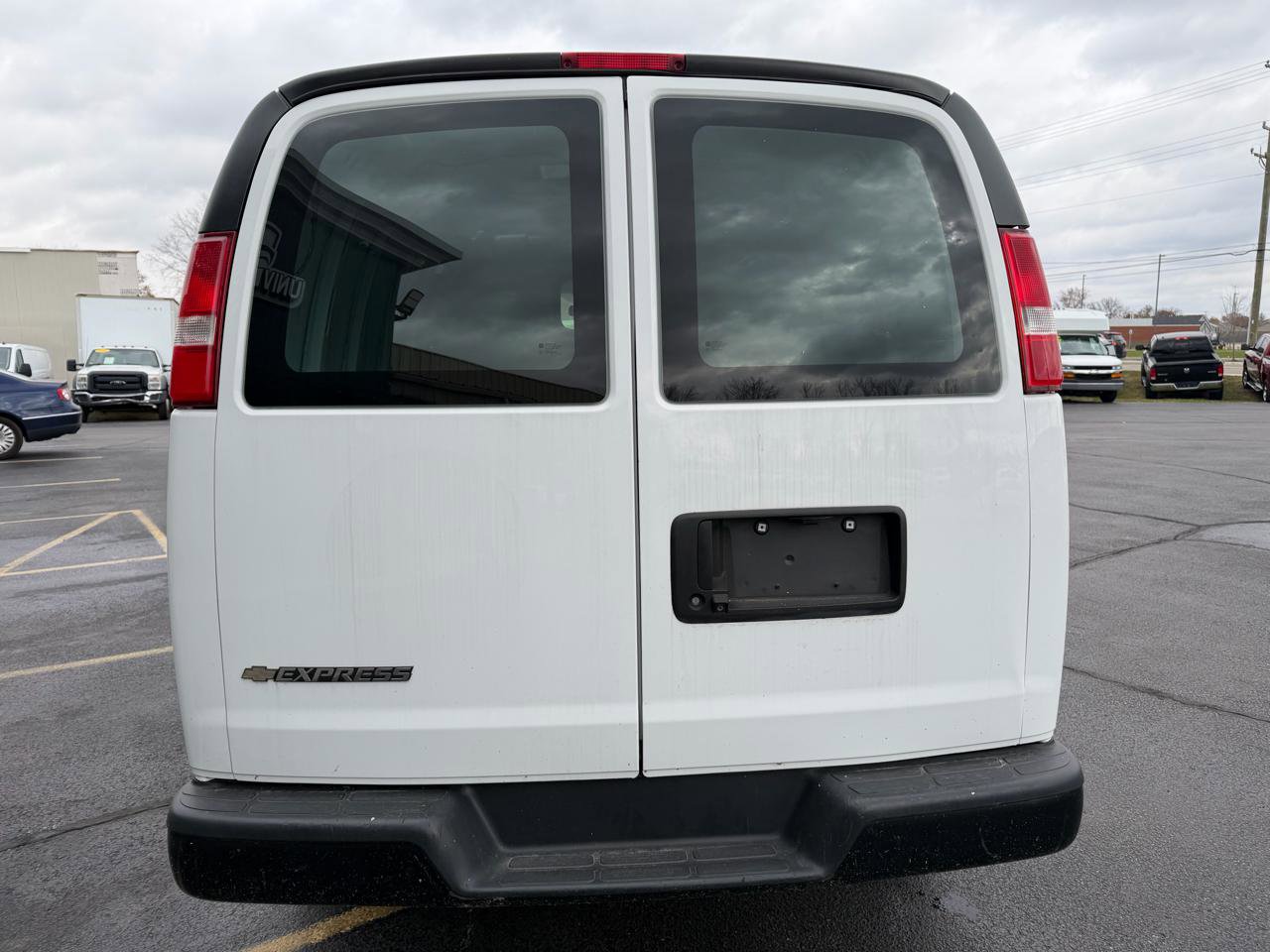 Used 2019 Chevrolet Express 2500 RWD image 4