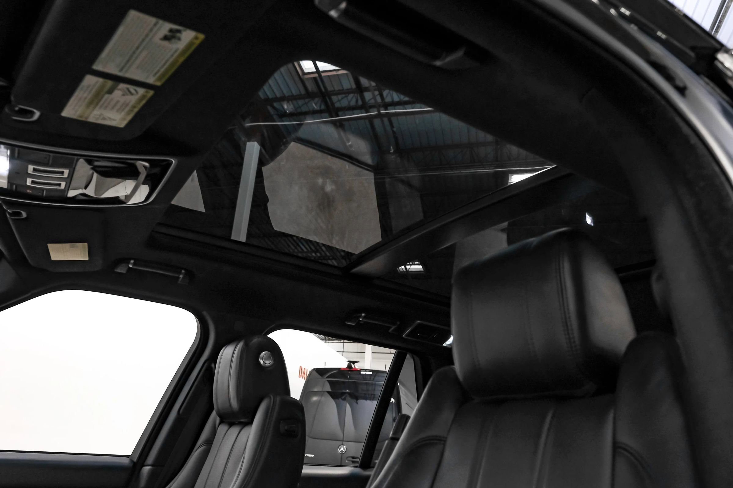 Used 2016 Land Rover Range Rover Supercharged AWD/4WD image 23