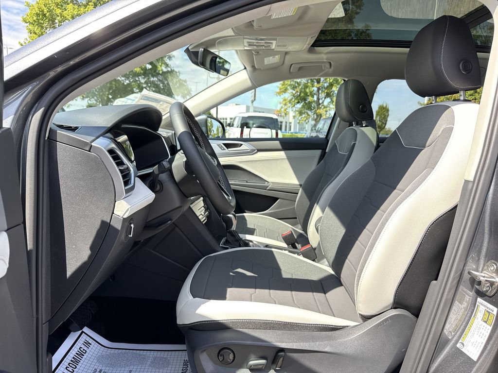 New 2025 Volkswagen Taos SE image 11