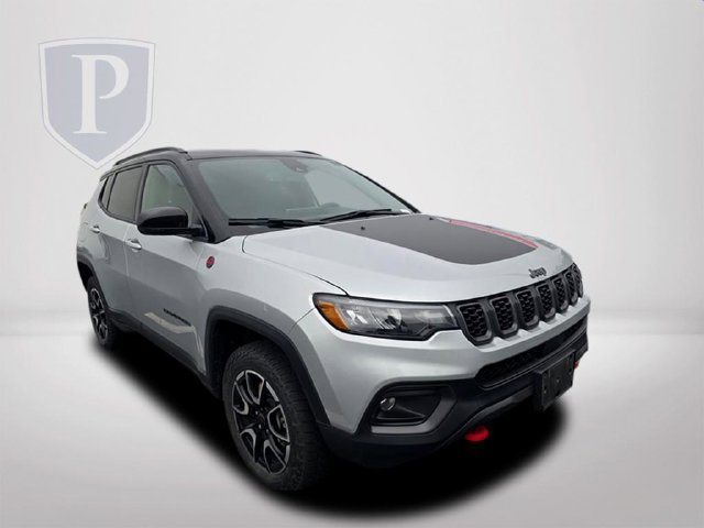 Used 2025 Jeep Compass Trailhawk AWD/4WD image 13