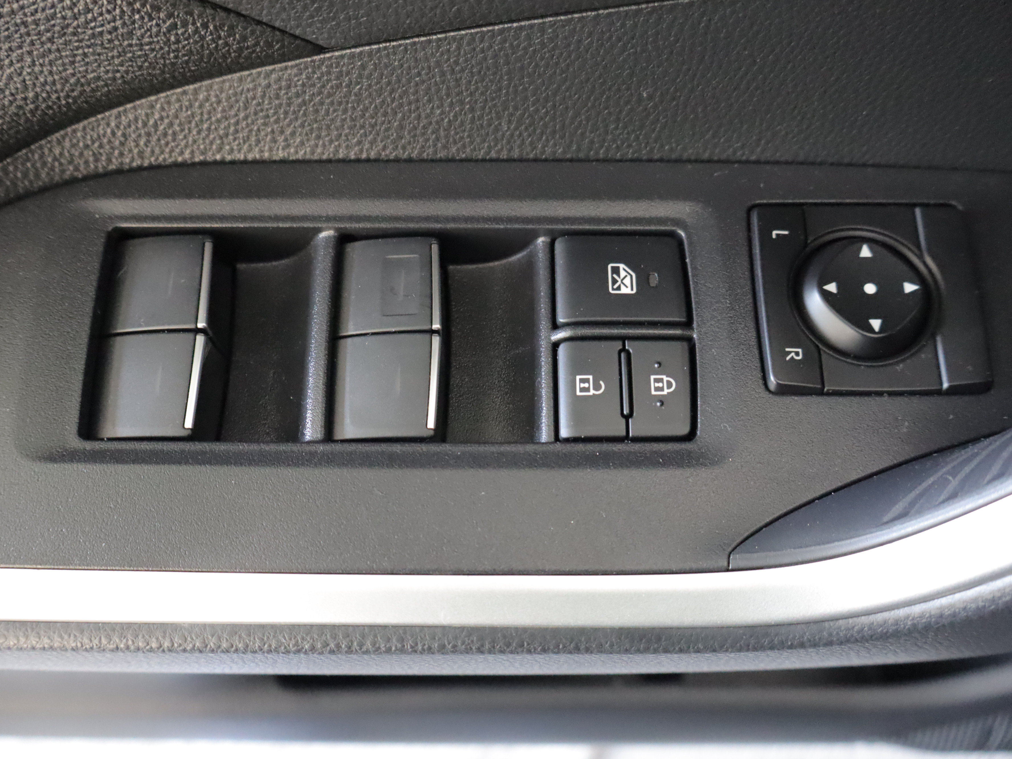 Used 2025 Toyota RAV4 XLE w/ Weather Package AWD/4WD image 11