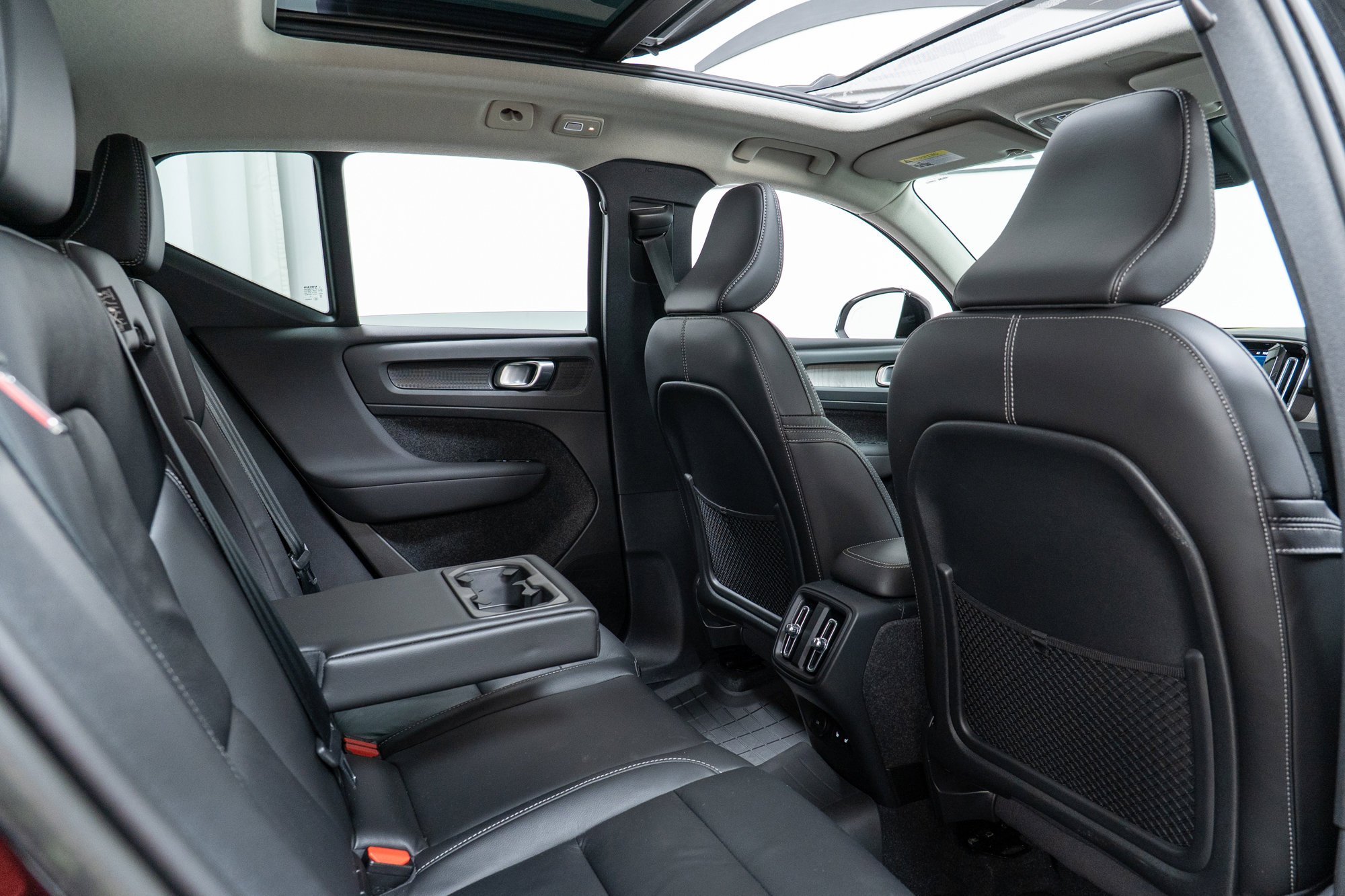 Used 2023 Volvo XC40 B5 Plus w/ Protection Package Premier image 23