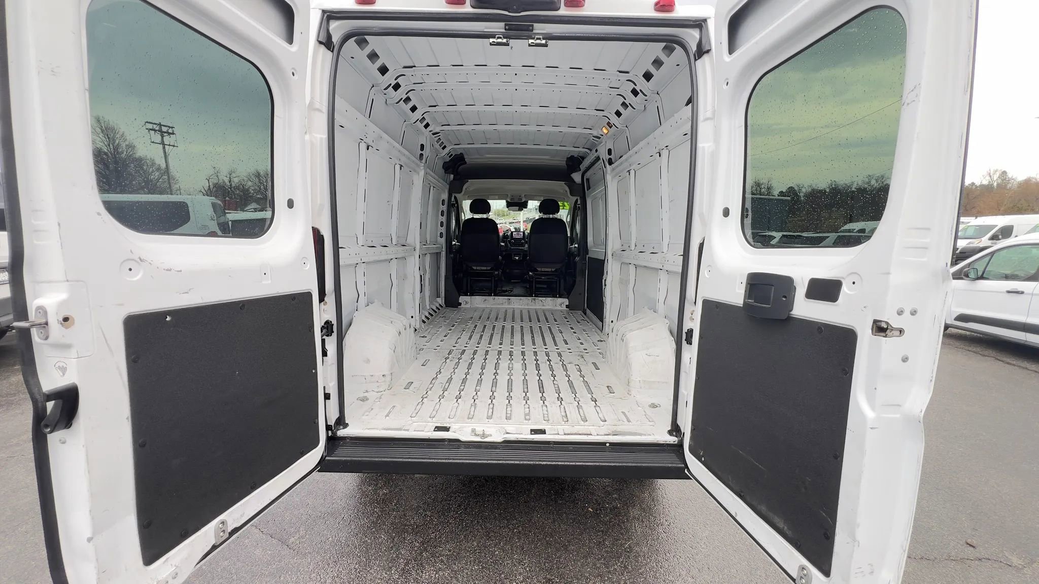 Used 2023 RAM ProMaster 2500 FWD image 13