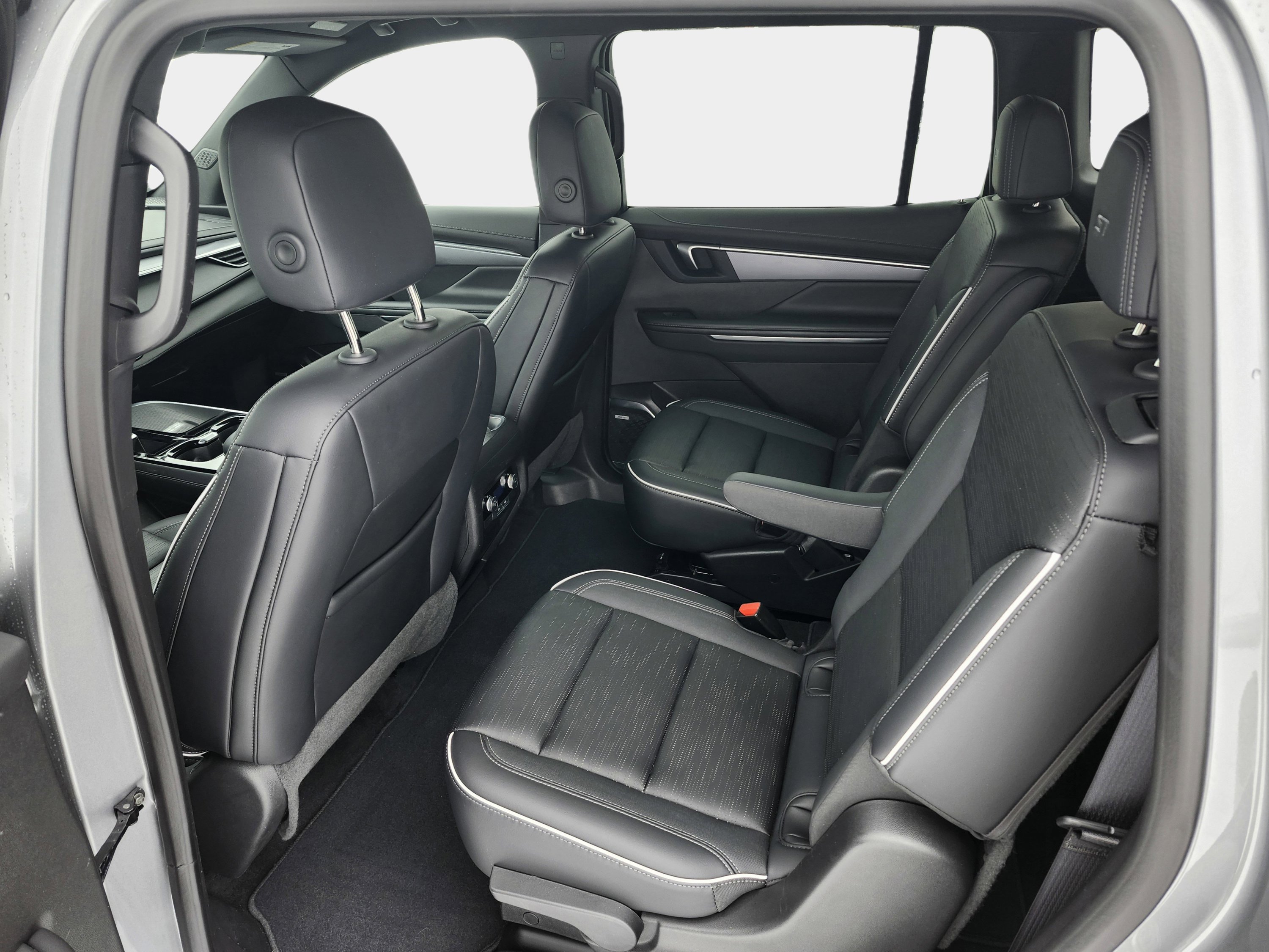 Used 2025 Buick Enclave Sport Touring image 27