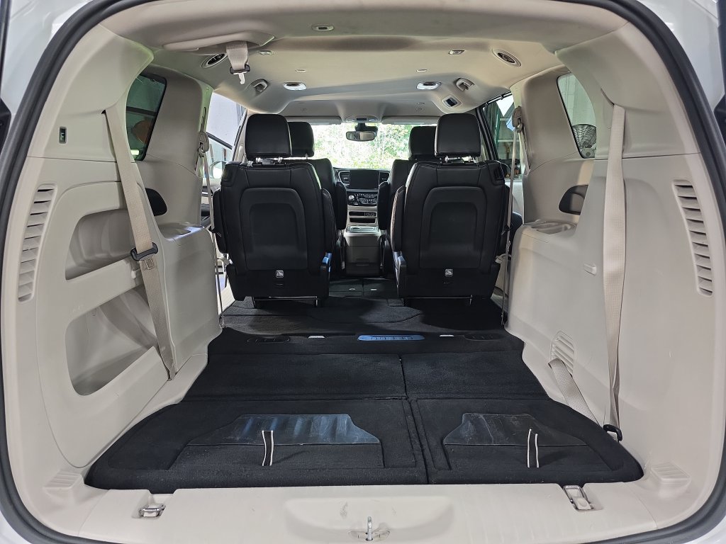 Used 2023 Chrysler Pacifica Touring-L FWD image 17
