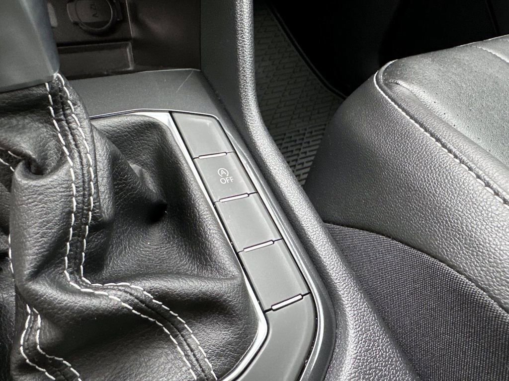 Used 2022 Volkswagen Tiguan SE image 25